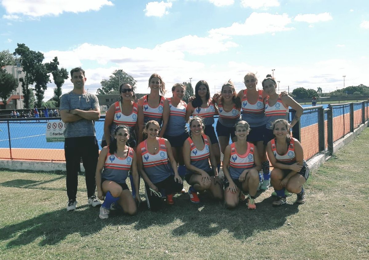 ashprensa's tweet photo. Las #MamisHockey pusieron primera 
https://t.co/PrEGWPMvyE https://t.co/LUlfWiQQbv