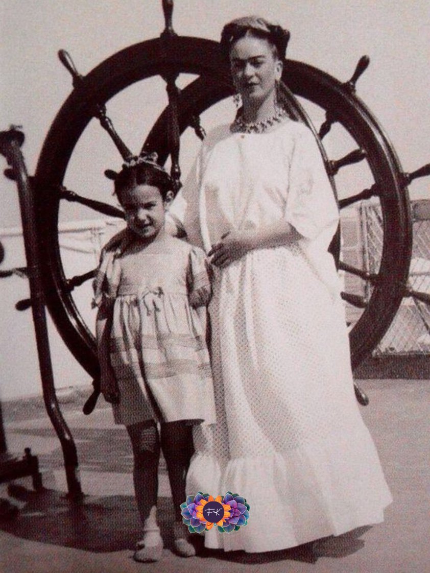 "Una mujer puede ser tan niña como la consientas, tan mujer como la trates, tan inteligente como la retes y tan sensual como la provoques”. #FridaKahlo

(Archivo Isolda P. Kahlo, México)