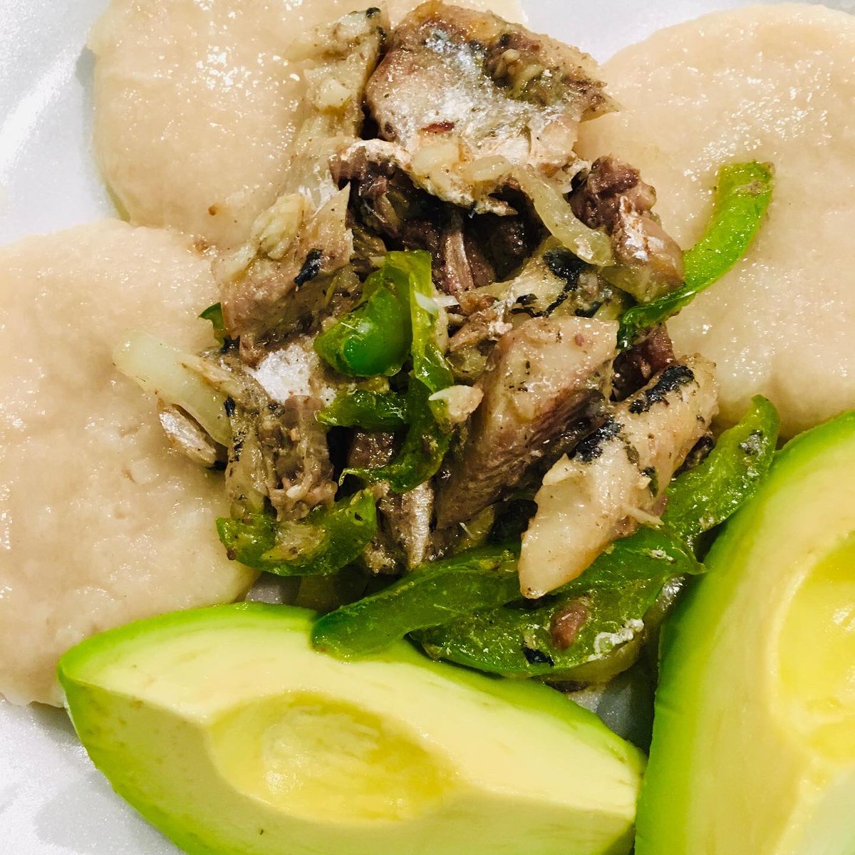 TamiWinkle_'s tweet photo. ** π―π² Breakfast.. 1 or 2 π Can you choose ? #jamaicanbreakfast #frydumpling #mackrel #boildumpling #sardine #avocado #pear #food #foodphotography #Foodie #FoodWars #foodlover #foodblogger https://t.co/kY71jgcEyc