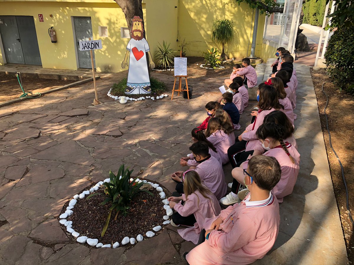 cole_sagrada's tweet photo. La #fe és una de les característiques del nostre #proyecteeducatiu. Després de les activitats de #Quaresma, hem treballat la #SetmanaSanta i la #Resurrecció de Jesús ✝️ #somsagrada https://t.co/npJOzGmsmY
