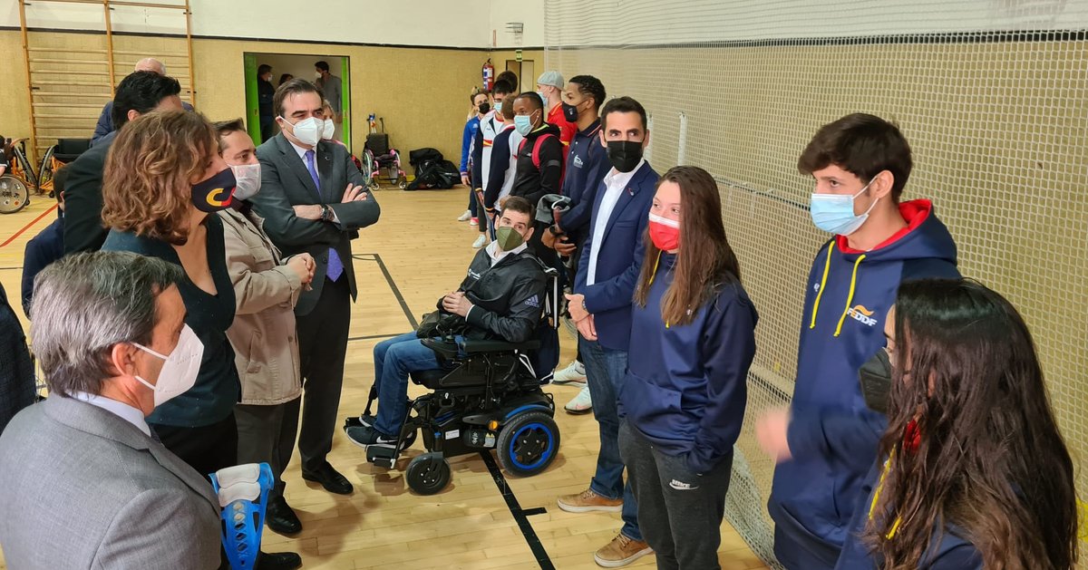 Ayer nuestros compañeros <a href="/algaflor/">Alvaro Galán Floría</a> y <a href="/JaviSoto2/">Javi Soto</a>
estuvieron presentes en la visita de Margaritis Schinás, vicepresidente de la <a href="/ComisionEuropea/">Comisión Europea en España</a> al Centro de Alto Rendimiento Deportivo donde varios #atletas compartieron sus experiencias e inquietudes.
#eventosTP #trainers