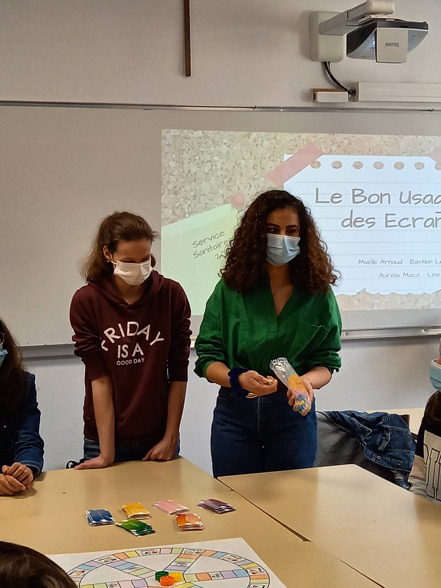 Intervention en prévention en classe de 4ème à l'Institut d'Agneaux, sur l'usage des écrans.  Très bonne participation et échanges.