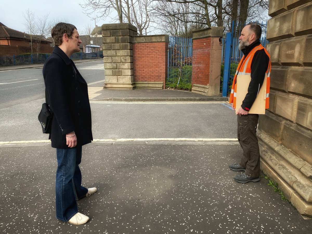 A socially distancesd picket line at Granton for 
<a href="/edincol_eisfela/">EdinCol EIS-FELA</a> today. <a href="/EISFela/">EISFela</a> #collegesneedlecturers #ratifythedeal