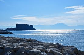 paradisoa1's tweet photo. Qui è quando il mare di Napoli decide di fare lo splendido e diventa tutto un luccichio sotto i raggi del sole. https://t.co/J1lm2ojiHE