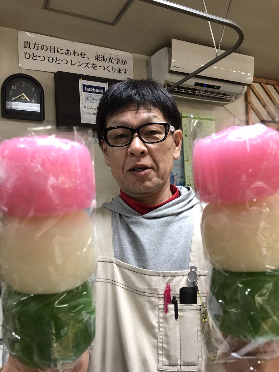 s_megane52's tweet photo. 三色団子🍡
岡崎の花見🌸の名物
一本で普通の三色団子12個分の大きさ😵
そして重〜い https://t.co/8eaCNu4ZCE
