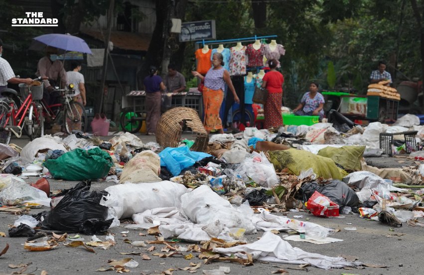 thestandardth's tweet photo. ผู้ชุมนุมชาวเมียนมาใช้กลยุทธ์ใหม่ ‘ประท้วงขยะ’ (#GarbageStrike) ต้านอำนาจของกองทัพและเจ้าหน้าที่รัฐ หลังทางการประกาศให้ประชาชนชาวเมียนมารักษาความสะอาดและทิ้งขยะให้ถูกที่

ภาพ: Stringer / Reuters

#TheStandardNews 
#WhatsHappeningInMyanmar 
#CivilDisobedience #CDM https://t.co/Xhy0XuFSlF