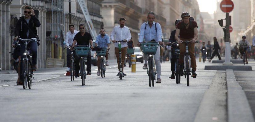 sebastiani64's tweet photo. BICICLETAS, LA NUEVA REVOLUCIÓN FRANCESA. 
París apuesta por las dos ruedas como la clave de la futura movilidad urbana. Con la construcción de cientos de kilómetros de carriles bici ha aumentado los ciclistas un 62% en dos años https://t.co/eua8qs4ct1 https://t.co/QacMY0UfPG