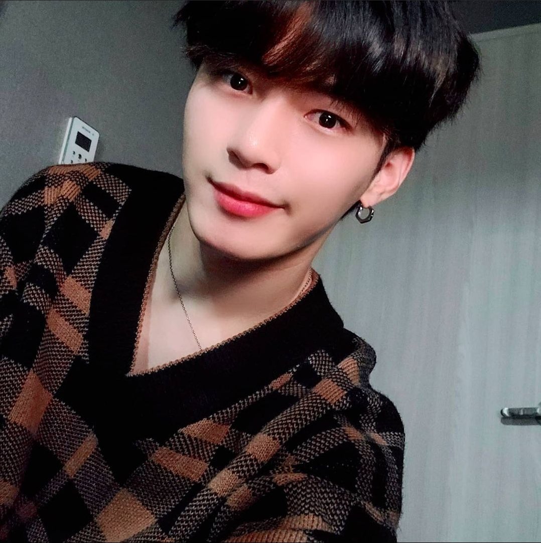 hello !

this is a thinker account for seven o'clock / omega x hangyeom ♡

please rt to spread this !!