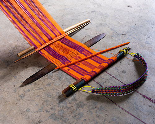 nat_clothing's tweet photo. Traditional #weaving on #backstraploom in #SouthAmerica. This is, most probably, a woman from #Guatemala #handweaving on a simple backstrap loom. Also, you can see the few required tools for such weaving
#weaving_on_backstrap_loom #weavingloom #backstrap_loom_tools #weavingtools https://t.co/B2bQBsjCK0