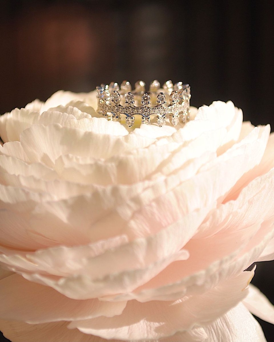 Pretty as a petal. ⁠
⁠
As we move into brighter Spring days and eventually high summer, opt for white gold and diamonds that glisten in the sunlight and glow on sun-kissed skin. Shop now: bit.ly/3wdV66K
