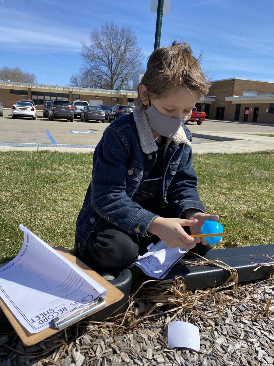 Hockenb_BushES's tweet photo. Solar ovens, s’mores, text structure egg hunt, and spirit week— Life is good in 4th grade! https://t.co/Vwt49tYIDI