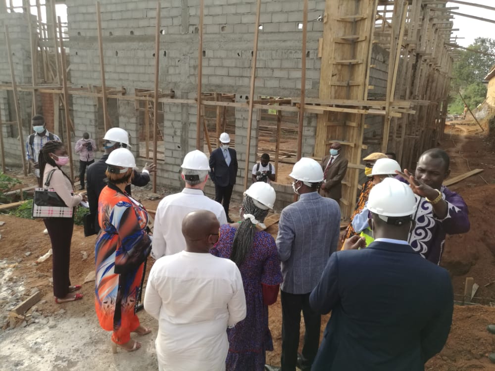 africa_workshop's tweet photo. . *B2B avec 
La fédération camerounaise de volleyball.* 

👉🏿Julien Serges ABOUEM  et les partenaires espagnols  ont échangé sur les modalités d'une coopération pour le développement du Sport et des initiatives sportives au Cameroun. #workshopafrica2021 https://t.co/d05sVs28VM