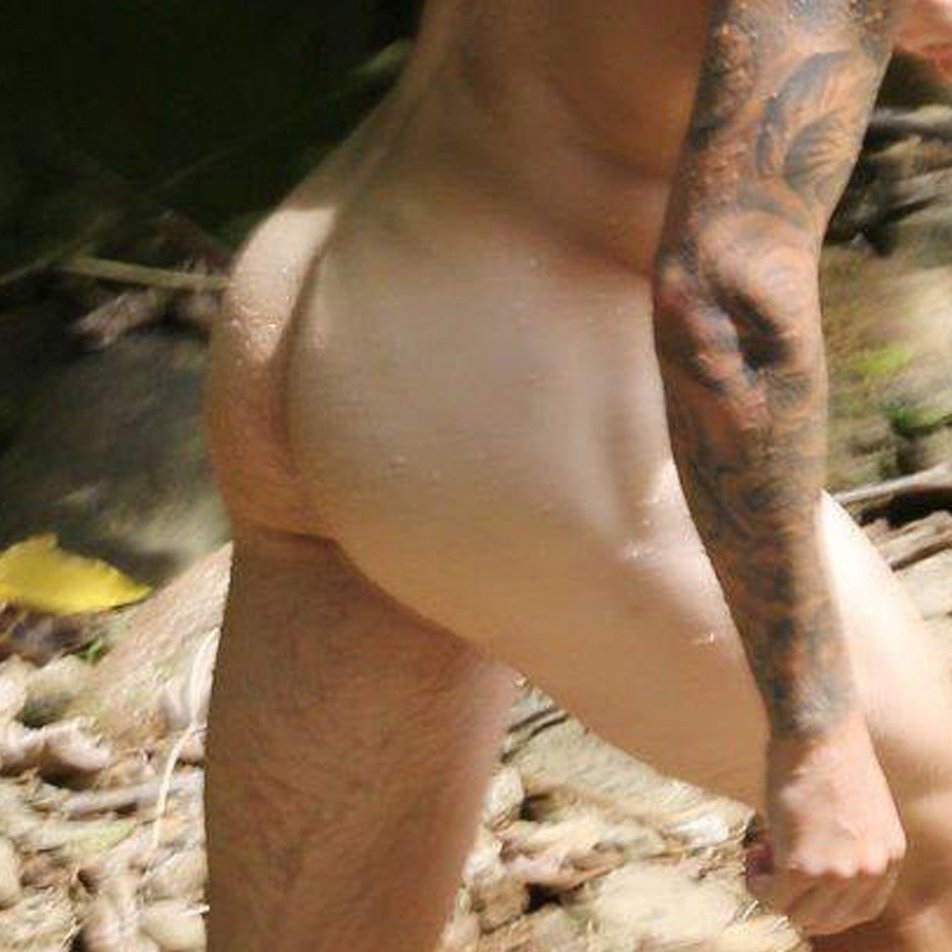 Justin Bieber Naked Showing His Smooth Ass In Hawaii.