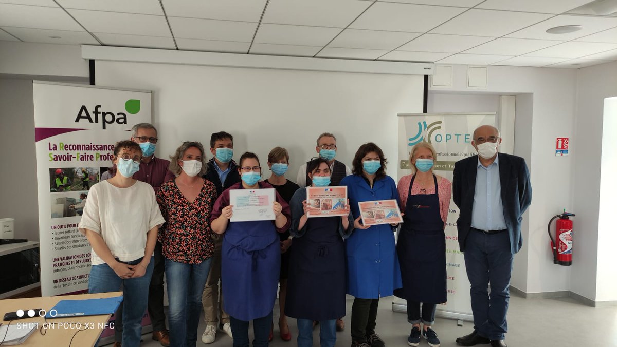 SergeDreyer's tweet photo. Remise des certificats de compétences à Sandrine, Chantal et Mélanie à l'Esat des Dolmens dans l'Aveyron.
Une première dans les métiers de la maroquinerie.
Merci à Fabien Marty pour son accueil.
#RSFP
@Afpa_Occitanie @Afpa_Formation https://t.co/DdaqrZDAt7