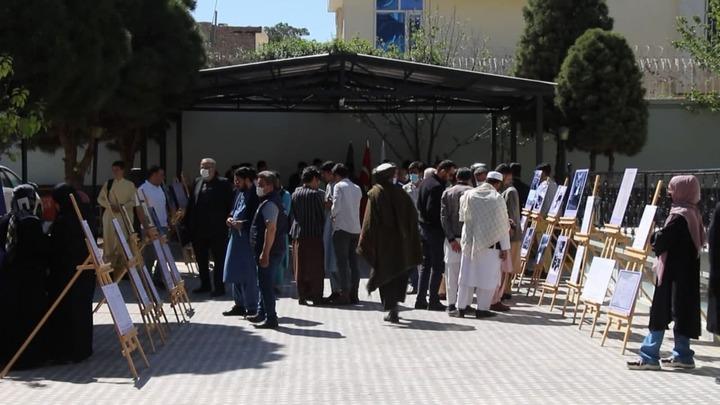 Afg_Today2019's tweet photo. دفتر تیکا یا سازمان کمک های انکشافی ترکیه در #هرات، نمایشگاهی را برای بازتاب روابط دیرینه و تاریخی #کابل_انقره برگزار نموده است.
#WeAreAfghanistan #Turkey #Herat #Exhibation https://t.co/ML6wOS6ZUM