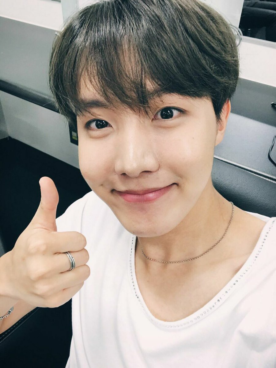 Lely69605093's tweet photo. Ketahuilah, bahwa rasa sakit itu akan menjadikanmu lebih kuat. 
~jung hoseok ~
#방탄소년단 https://t.co/C5V5H2jKcj