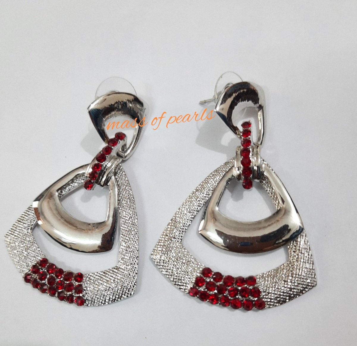 Silver earring with gliter & red stone 
#jewelry #earrings #jewelrydesigner #jewelryaddict #jewelrylover #earringlover #earringdesigner #Exclusive