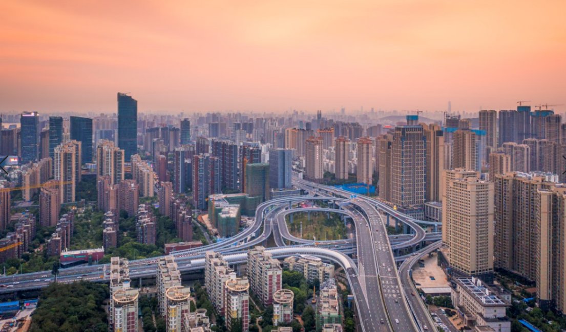 OpticsValleyCN's tweet photo. An effective transport system is a key component of a modern city.✨
Construction of #OVC’s future transport system including ten east-west routes and 15 north-south routes is now in full swing.🚘 #OVCtransport https://t.co/iZHsOPIc25