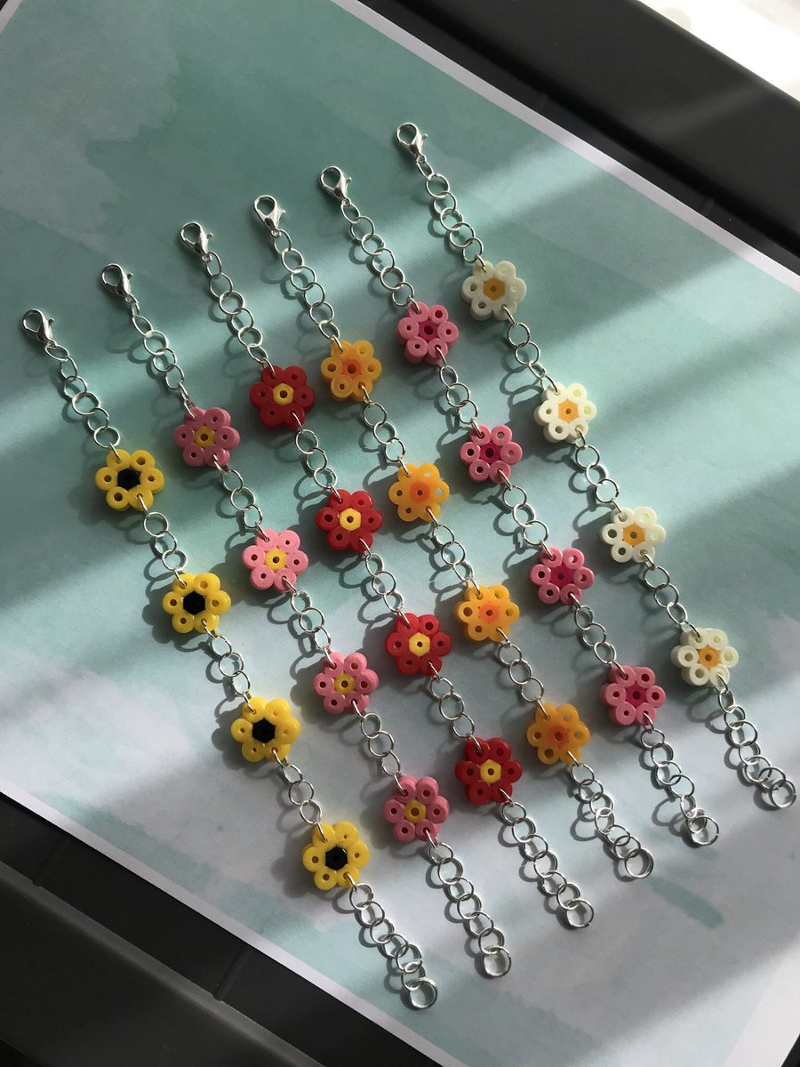 greenfrogbeads1's tweet photo. Super cute daisy chain bracelets only £4.50 or £7 with a matching pair of earrings 🥰🌼 https://t.co/alh0c4oTTq #etsy #etsyuk #etsyfinds #daisybracelet #spring #easter #cutejewellery #aesthetic #handmade #etsygifts #etsygifts https://t.co/CVM02WIWH6
