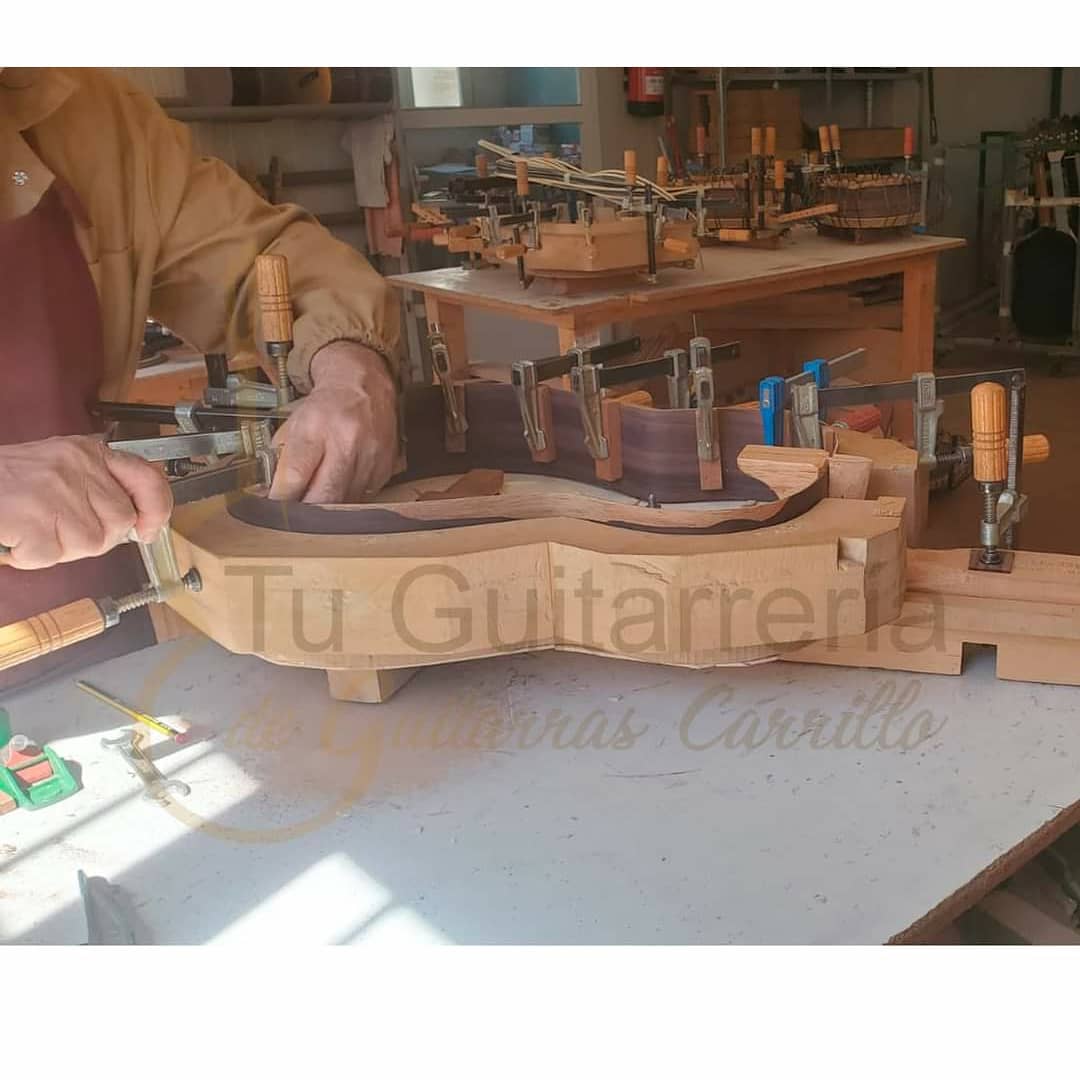 JferoM's tweet photo. En Tu Guitarreria de Guitarras Carrillo pensamos que......"LOS RESULTADOS QUE CONSIGUES ESTÁN EN PROPORCIÓN DIRECTA AL ESFUERZO QUE APLICAS". Por eso pensamos que los instrumentos de nuestro Luthier #guitarrasvicentecarrillo, están realizados con amor, pasión y dedicación. https://t.co/QiynBNgC9L