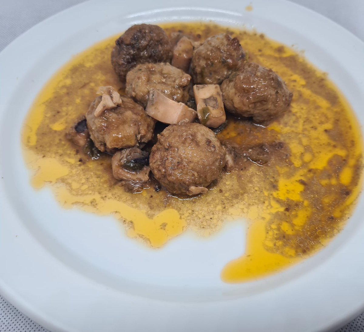 Cal_fusteret's tweet photo. Ahir el Genís va estar preparant nous plats cuinats...la propera setmana tindrem Mandonguilles amb sípia disponibles a la nostra web 👨‍🍳🍽️ 

https://t.co/Jvk3Njs7Uy

#cuinem #plats #eco https://t.co/SOE7gd8CaW