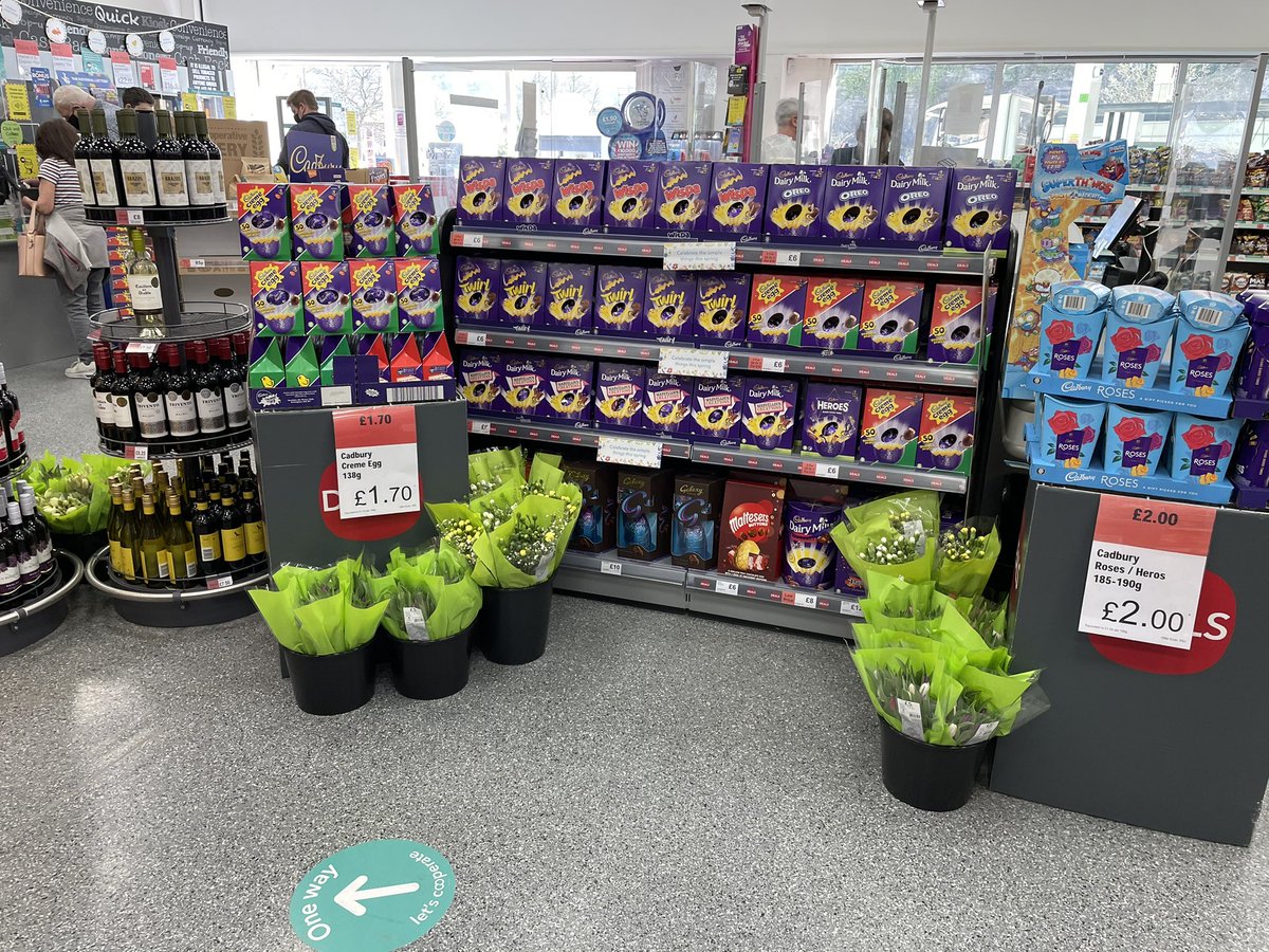 Jen_thompson83's tweet photo. Life in full bloom 🌹. Harrison drive ready for this Easter bank holiday 🐣 @KevinTros1 @JakeSkidmore7 @ben_birdsall @mycoopfood #wirksworth #Easter2021 #flowers #blossom https://t.co/TB7uIfSP2t