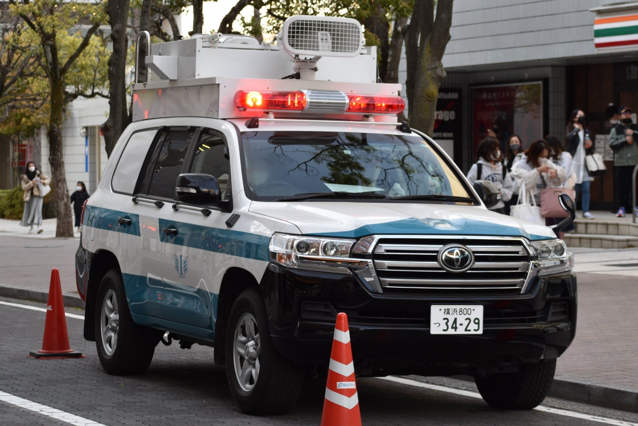 機動隊 警察 右翼 ランドクルーザー パジェロ ハイエース