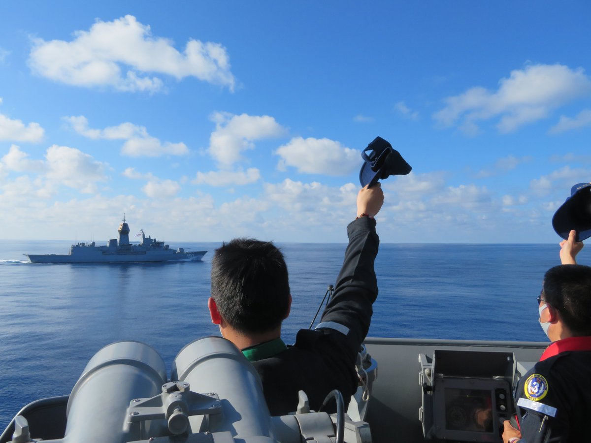 JMSDF_SDF_ENG's tweet photo. 29-31 MAR, JS AKEBONO conducted joint training in the South China Sea with @Australian_Navy  HMAS ANZAC. #FOIP #cooperation #readiness #Partner https://t.co/B5tz8UKO52