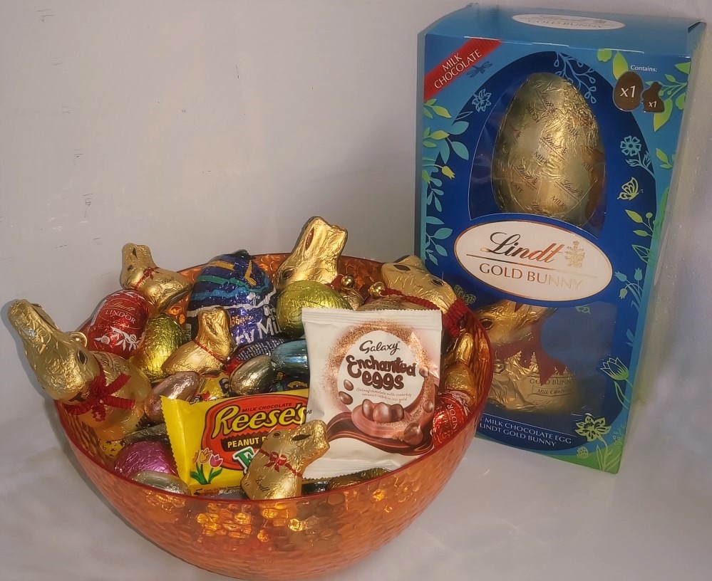 stellardelivery's tweet photo. Our #Easter egg comp closed last night & there are 3 people who guessed the exact number of eggs in our bowl & in the hat now for the winner to be drawn. They'll be notified today & receive their #Stellar prize before the Easter break. Thanks to everyone who entered #StellarFun https://t.co/UbFxaYoK7k
