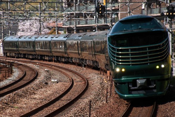 STFmk21's tweet photo. 2021/3/31　山崎ー島本間
回8050D　キハ87系 
トワイライトエクスプレス瑞風

サントリーでの瑞風晴れカットをゲット!桜も相まって美しく輝いてますね〜 https://t.co/eSnQyKXA9U