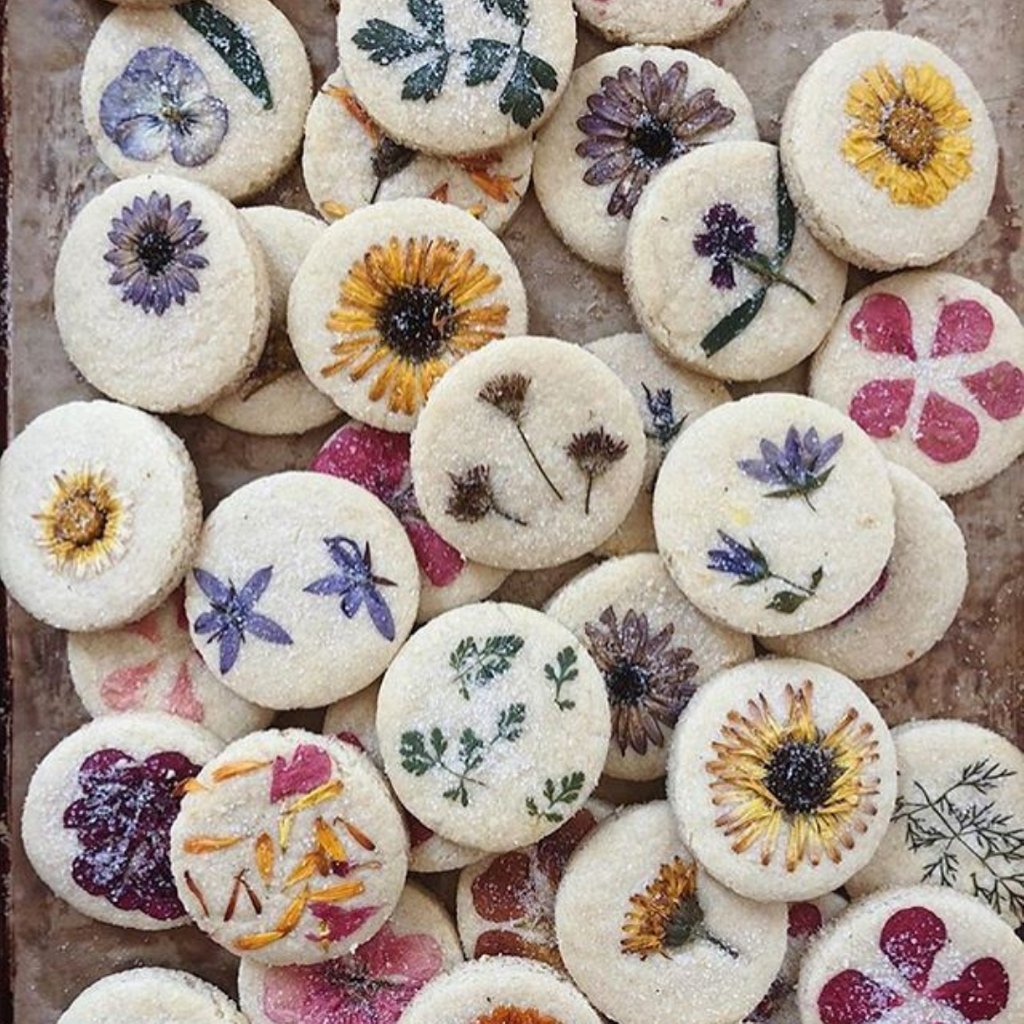 ChateauRougeUK's tweet image. With Easter around the corner, why not surprise your loved ones with this beautiful spring shortbread? 

Recipe on our facebook now!