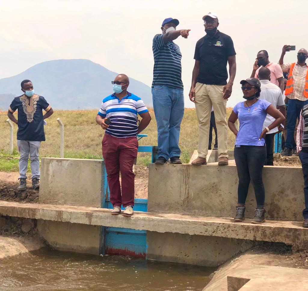 min_waterUg's tweet photo. #MWEworks: Officials from @min_waterUg led by the Commissioner Water for Production Department Engineer Gilbert Kimanzi carried out a final inspection of Mubuku Irrigation Scheme Infrastructure and Facilities in Kasese District. @okidi64 @GovUganda @AfDB_Group @NDFnews @DNasasira https://t.co/zfZnxP34Nr