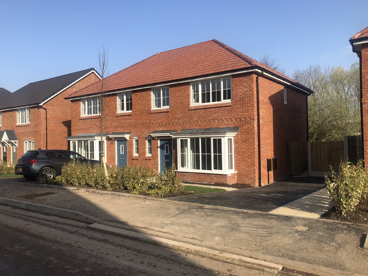 A few sunny pictures from this morning handovers at Radclyffe Gardens for <a href="/GP_DevTeam/">GreatPlacesDevelopmentTeam</a>. That’s another 6 affordable homes completed. Also the street scene is really starting to take shape now <a href="/PlumlifeHomes/">Plumlife Homes</a> @CountrysideProp