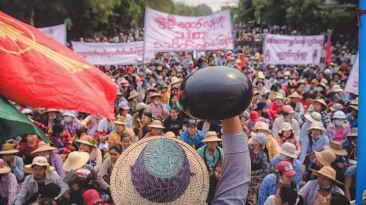 maytoekhine's tweet photo. Thousands gathered on the streets of #Tanze city, #Sagaing to protest against military dictatorship!!! 💪🏼💪🏼
#WhatsHappeningInMyanmar #Mar31Coup https://t.co/M5m95I3Zy6