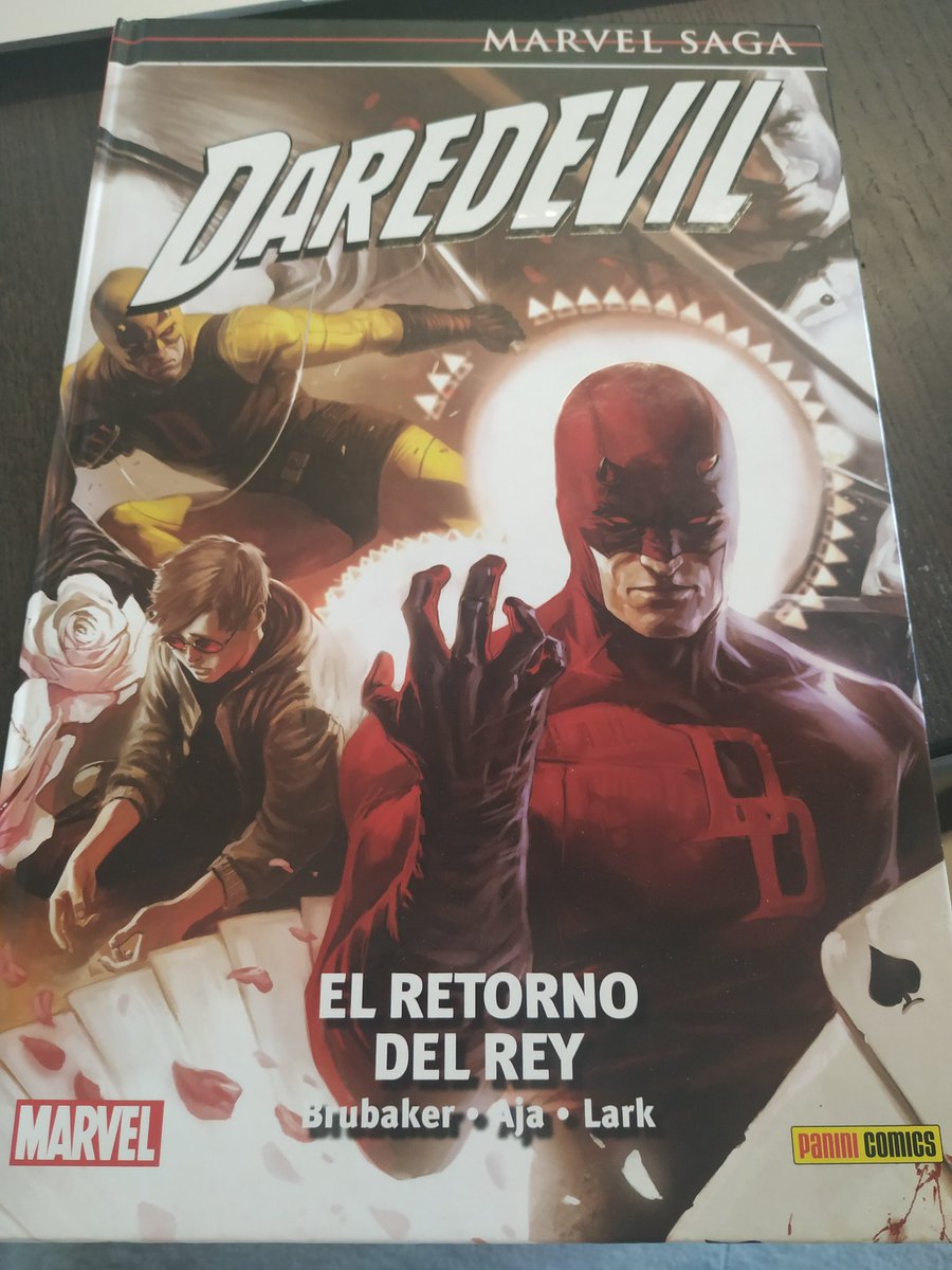 S61612's tweet photo. Propósito de #SemanaSanta leer los cinco tomos del diablo rojo que tengo pendientes en #Marvel saga #comics #Daredevil #dandefensor https://t.co/PBeB7asRDK
