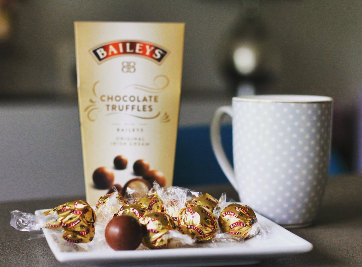 baileyschocs's tweet photo. The essential starter kit for any week 😁

#BaileysChocolates https://t.co/zv6jPUG92m