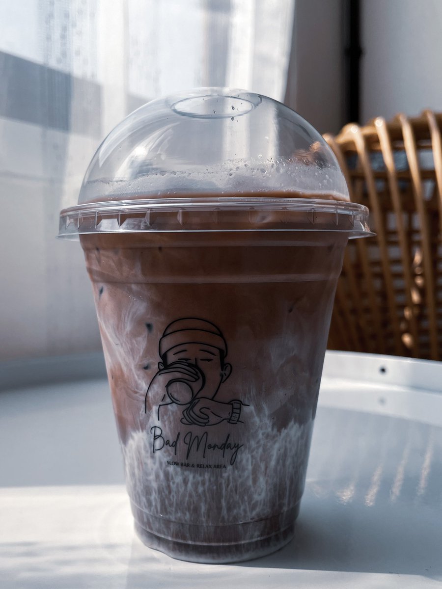 tatsuphanburi's tweet photo. ร้านกาแฟลับๆ ในสุพรรณบุรี 
“BAD Monday” 
ร้านกาแฟ Slowbar ตั้งอยู่ในหมู่บ้านยิ่งรวย อ.เมืองสุพรรณบุรี เปิดให้บริการทุกวัน ตั้งแต่เวลา 09:00-17:00น. 
ใครมองหาร้านลับๆ หรือหามุมถ่ายรูปเก๋ๆ ต้องไปเลยนะ 
#รีวิวสุพรรณ #หามุมถ่ายรูป #อร่อยบอกต่อ #เที่ยวสุพรรณ #คาเฟ่ https://t.co/kemISCXS0j