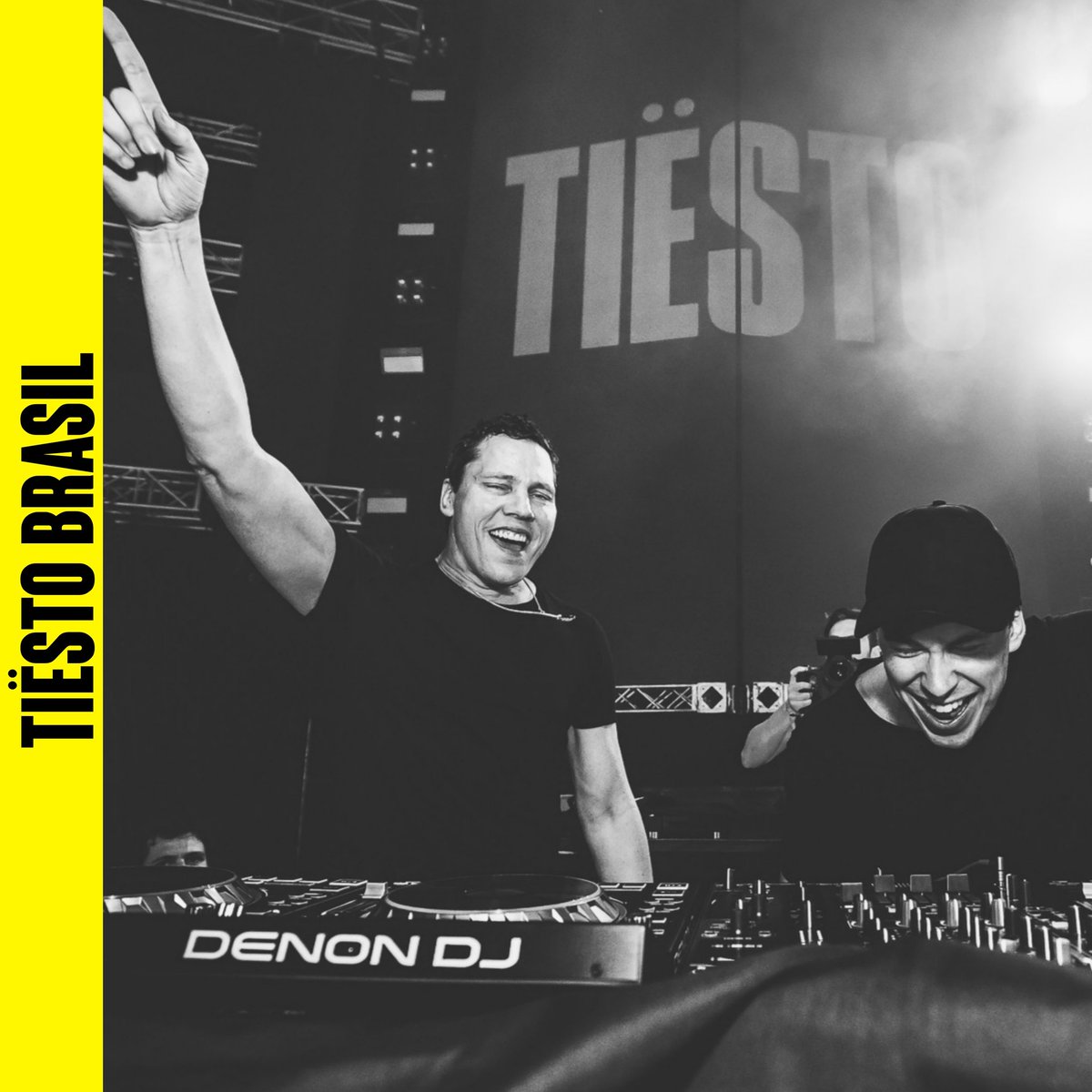 TiestoBrazil's tweet photo. 🔰 @tiesto e @HARDWELL no @UMFKorea 2017. Saudades do #TeamZero76? 🇳🇱 https://t.co/aICWfcUQcR