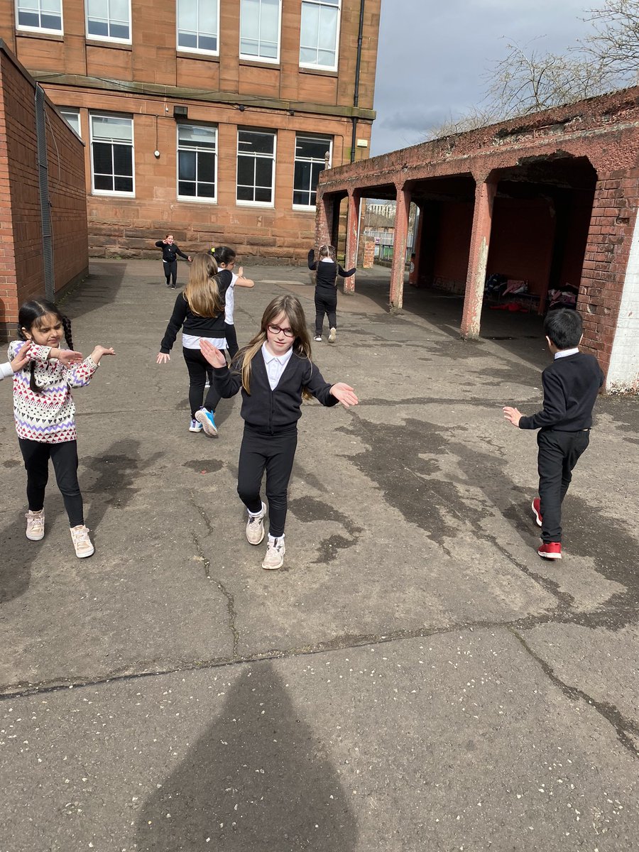 lornestreetpe's tweet photo. Primary 1 used drama to talk about what happens when we are ill, then sorted healthy and unhealthy items to improve our health and ended the day with moving in different directions and speeds 😅 🏃‍♂️ 🏃‍♀️ @P1bLorneSt https://t.co/90bmaflHa5