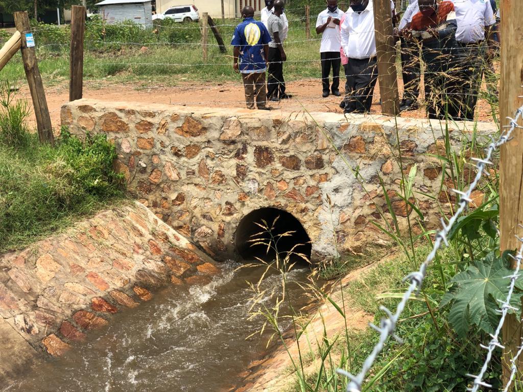 min_waterUg's tweet photo. #MWEworks: With funding from @AfDB_Group, @NDFnews and @GovUganda, the system was constructed by @min_waterUg through Water for Production Department and contracted to Pearl Engineering Company Limited. @okidi64 @DNasasira https://t.co/7AE3t5mtJ3