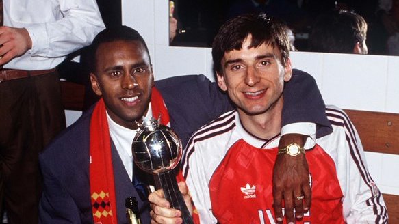 David Rocastle and Alan Smith celebrate in the dressing room