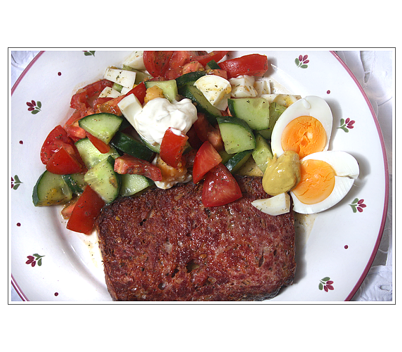LizCollet's tweet photo. Heut' #ZumZwΓΆlfelΓ€uten:
AbgebrΓ€unter Stuttgarter LeberkΓ€se mit buntem Salat
#KISS #SimplyCooking #GutesAusDerLandmetzgerei (woher sonst ππ©βπ³) https://t.co/kjEzWn2QDI