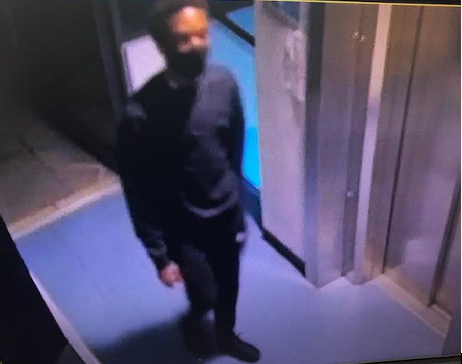 MoChunksTV's tweet photo. Richard Okorogheye is still missing. Recently released CCTV images show him getting on the bus 23 in Ladbroke Grove at 20:44pm on Monday 22nd March. 

The family are pleading with the public for any information or potential sightings. 

Please share. https://t.co/oHmquJb4lp