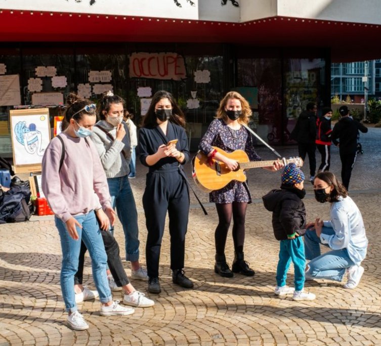 Ntdm_oqp's tweet photo. Aujourd'hui c'est Jam Session à 16 heures devant le Nouveau Théâtre de Montreuil ! 🎶
#ouverturesssentielles
#cultureendanger
#montreuil
#ntdm_oqp https://t.co/tMUKaF6460