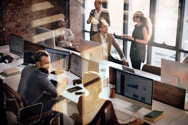 Hinton_sg's tweet photo. .@BainAlerts is helping businesses plan for 2030. #DigitalTransformation expert @TShelton believes that companies risk getting left in the dust if they don’t embrace #automation + #AI now. #UiPathEmployee https://t.co/wJbtA9ewRs https://t.co/lyBs9fVrdu