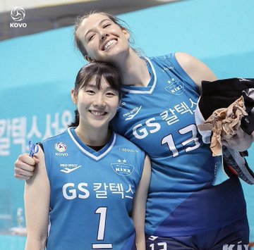 소영선배는 정말 애니매이션에서 툭튀어나온
캐릭터 같음