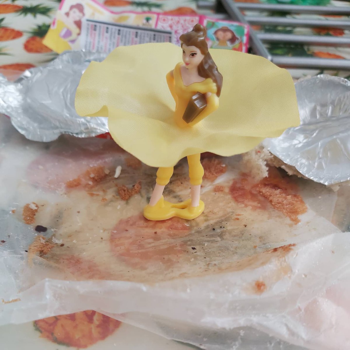Eliimperio's tweet photo. Mi primera mona valenciana viene con una Bella Marilin

#bolingas #valencia #valenciarules #monasvalencianas #tosesi #labellahasalidodelhuevo #llevobragasparapente https://t.co/TbtLIZpjjH