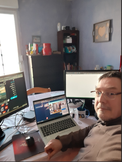 IronTUX's tweet photo. @msdev_fr #JeCodeCommeCa bon là c'est direct live de la recette de cuisine 😀 https://t.co/dXJeU3gAbS