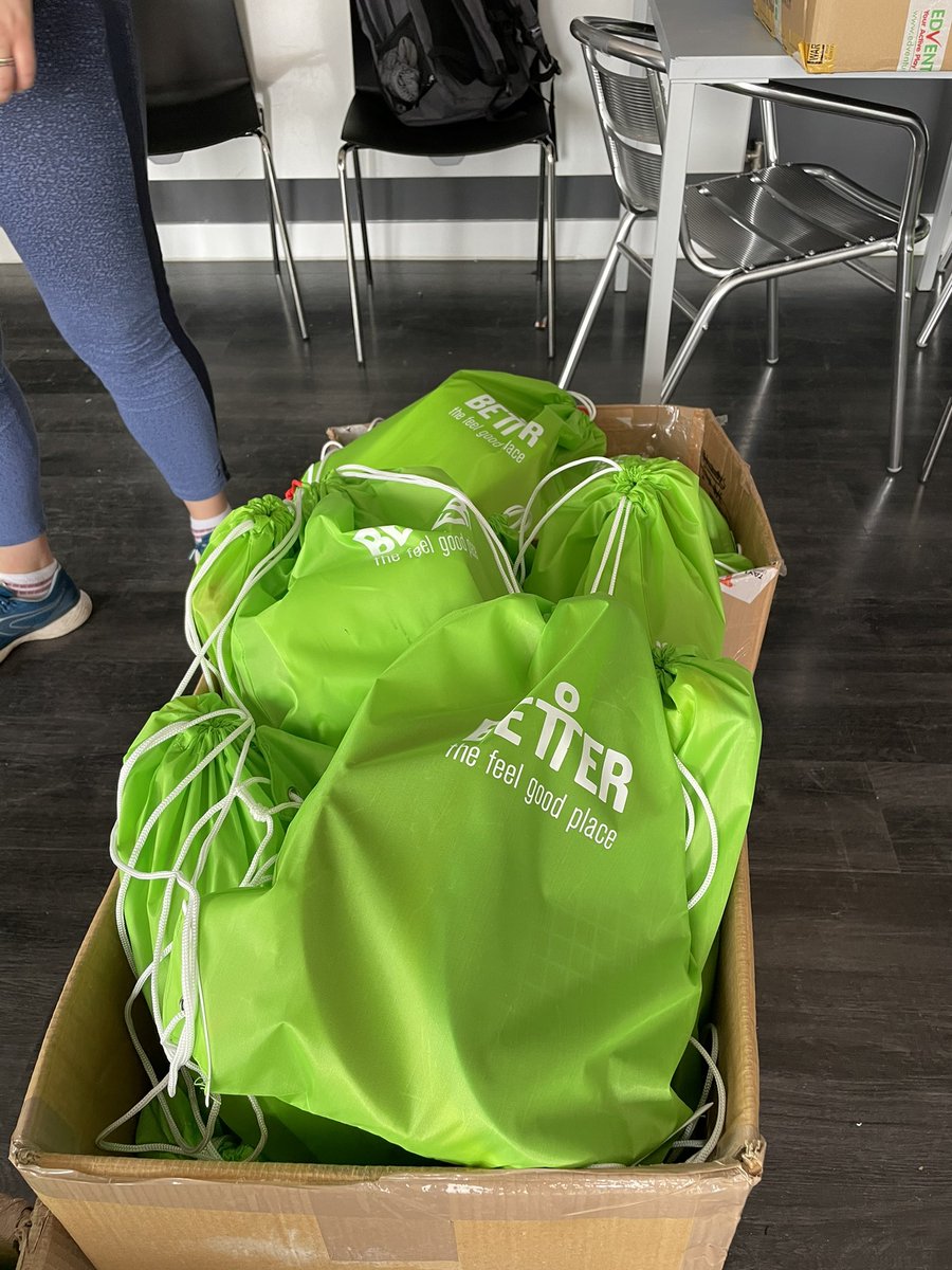 Royal Borough of Greenwich (@royal_greenwich) on Twitter photo Cabinet Member for Children and Young People @Matt_Morrow88 helping volunteers pack activity bags with play equipment to be handed out to children over the Easter Break ⚽️🎾🐣
Just one of the schemes in place for the school holiday👇
royalgreenwich.gov.uk/easterbreak
<a href="/GLLsportsdevRBG/">GLLSportsdevRBG</a> Cabinet Member for Children and Young People @Matt_Morrow88 helping volunteers pack activity bags with play equipment to be handed out to children over the Easter Break ⚽️🎾🐣
Just one of the schemes in place for the school holiday👇
royalgreenwich.gov.uk/easterbreak
<a href="/GLLsportsdevRBG/">GLLSportsdevRBG</a>