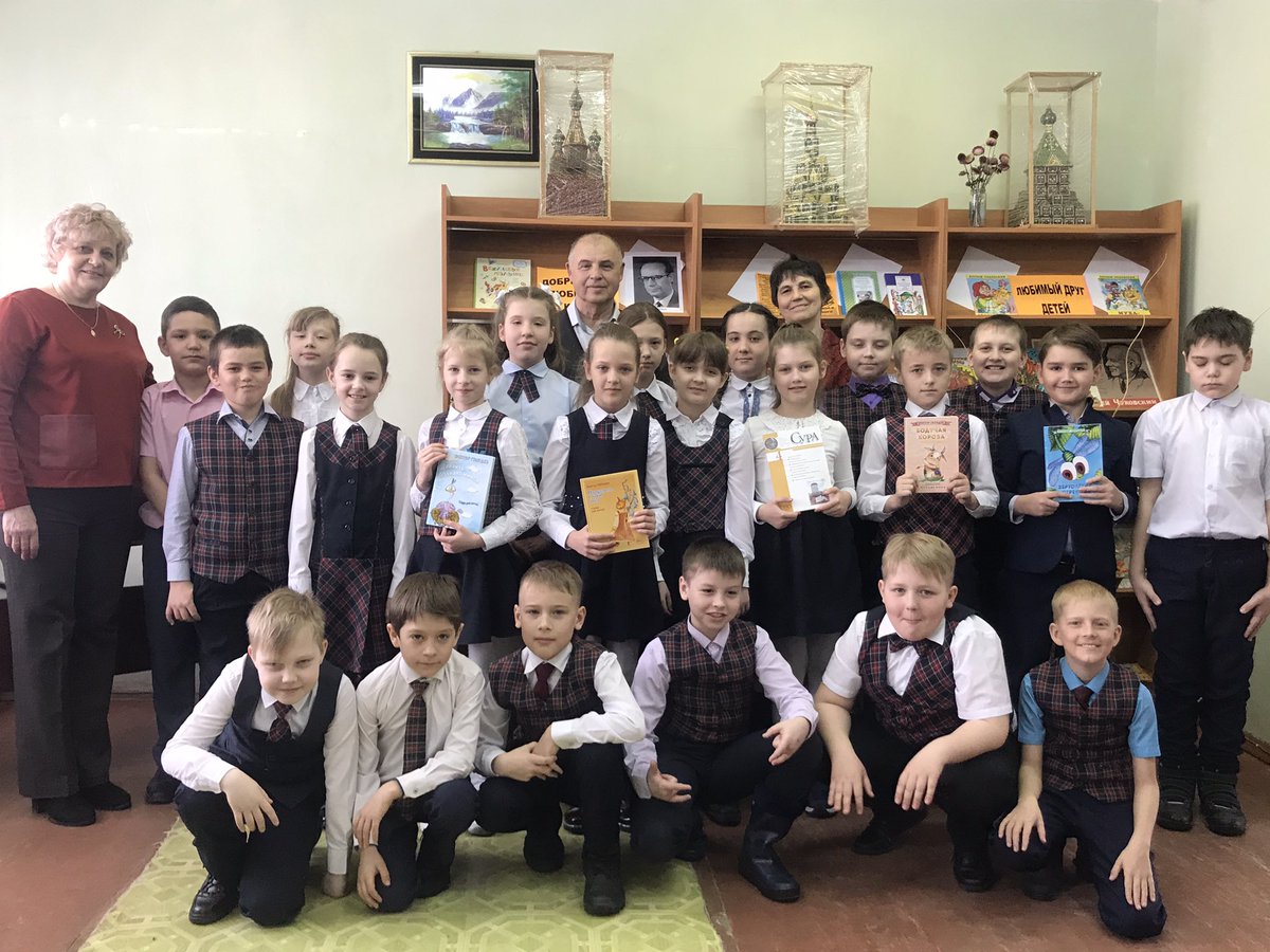 Сегодня встречался в мкр. Монтажка, Железнодорожного р-на г. Пензы с учениками 3 его класса в городской библиотеке №3.
Встреча проходила в рамках празднования «Книжкиных именин».